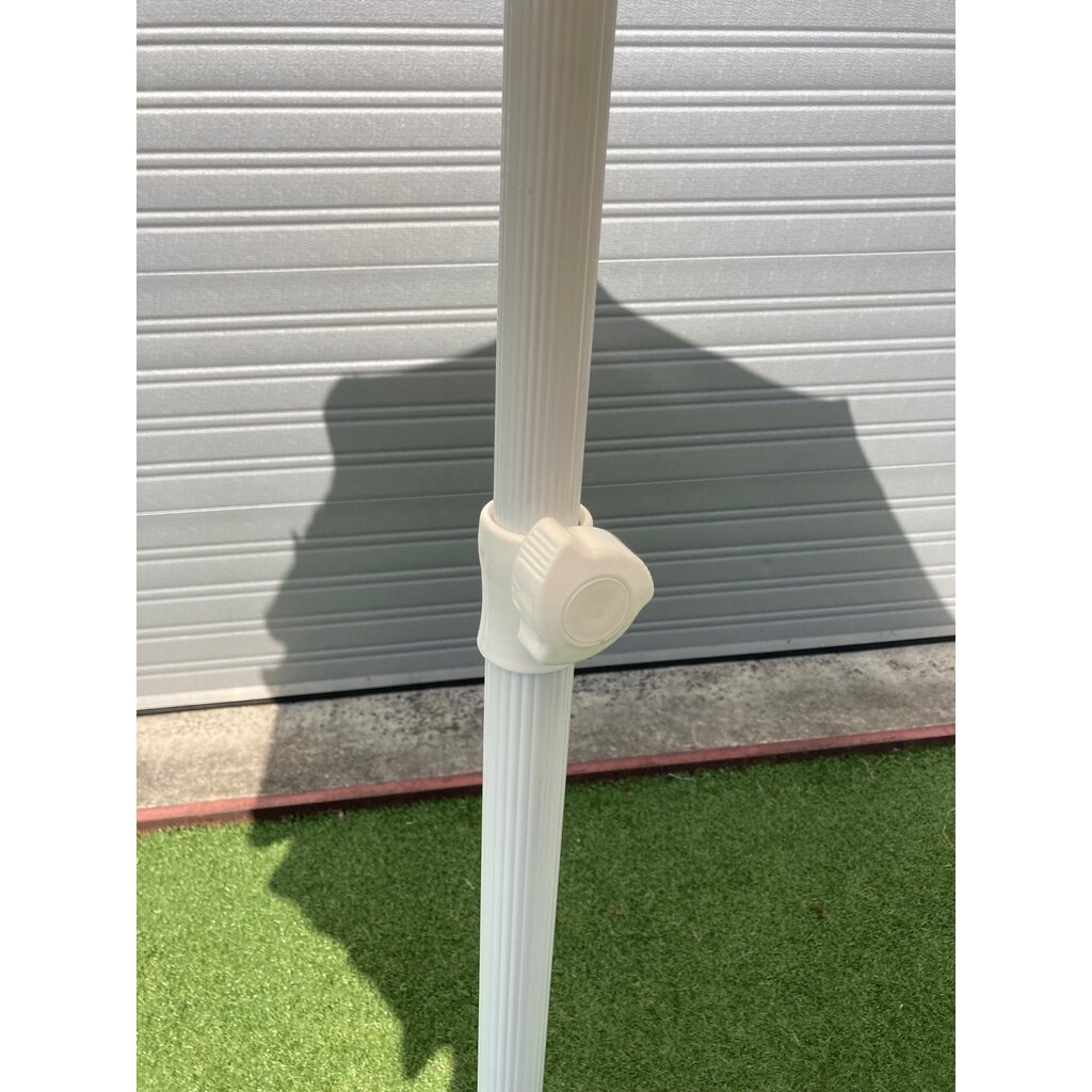 Grosfillex Pool parasol met ecru doek en witte aluminium staander