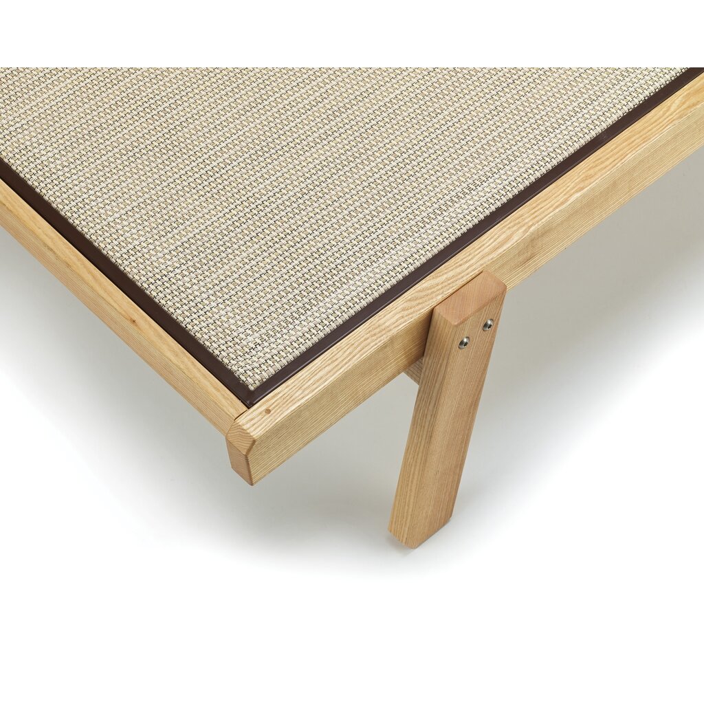 Ramberti Luxe textileen ligbed van essenhout met aluminium