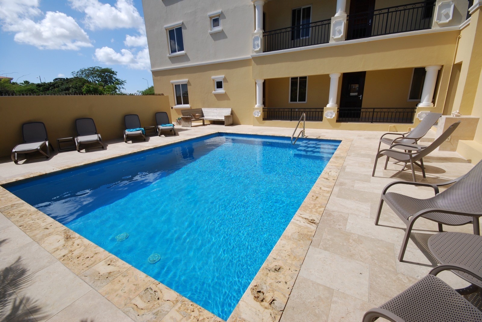 zakelijke inkoop ligbedden zwembad