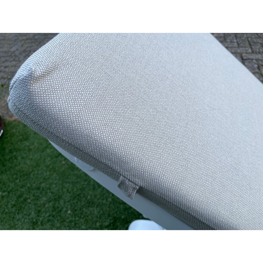 Ligbedshop Ligbedkussen strak Sunbrella ZandTaupe