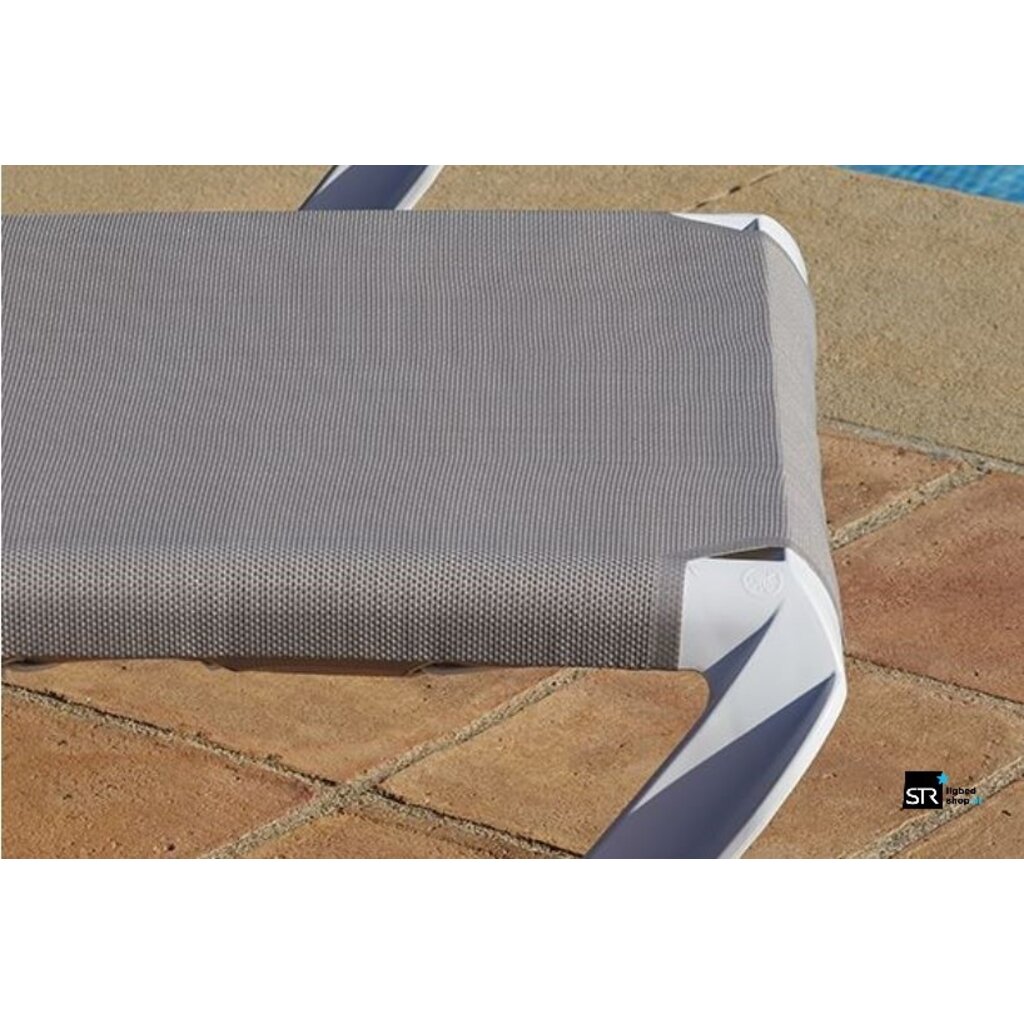 Resol Ligbed Marina Club wit frame met lichtgrijs textileen SALE