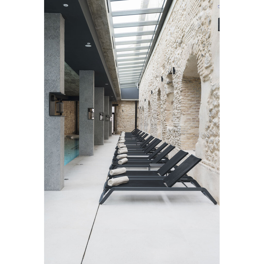 Ezpeleta Aluminium ligbed Vila met textileen en kunststof poten