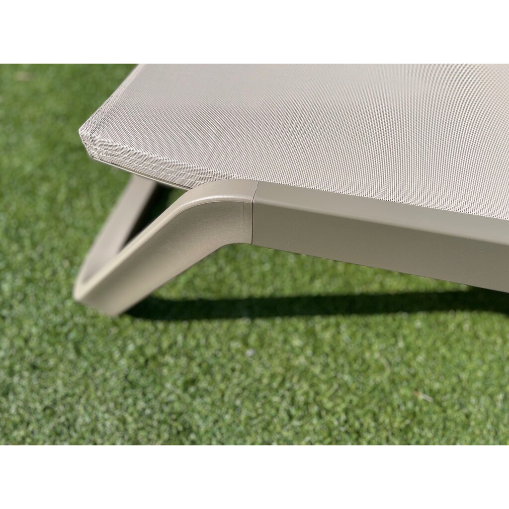 Ezpeleta Aluminium ligbed Vila met textileen en kunststof poten
