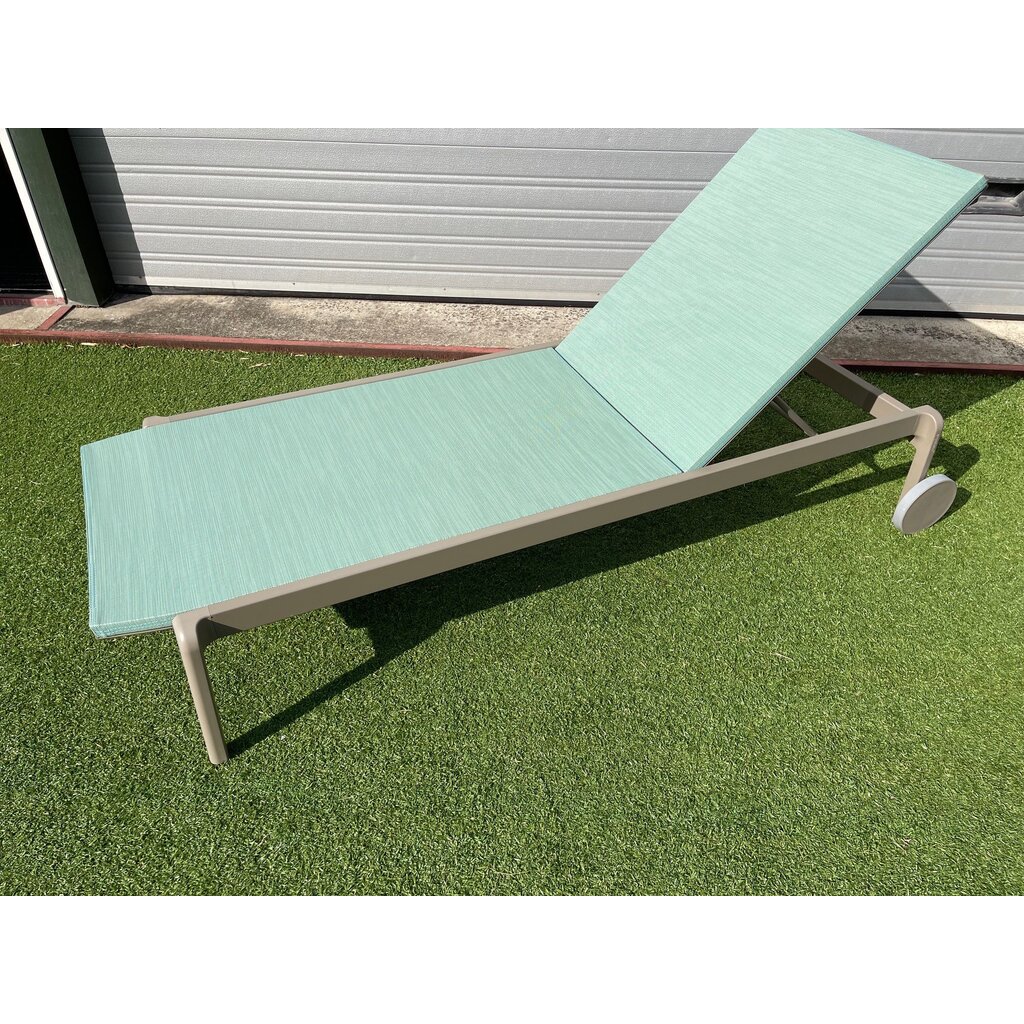 Ezpeleta Aluminium ligbed Lago met textileen en grote wielen