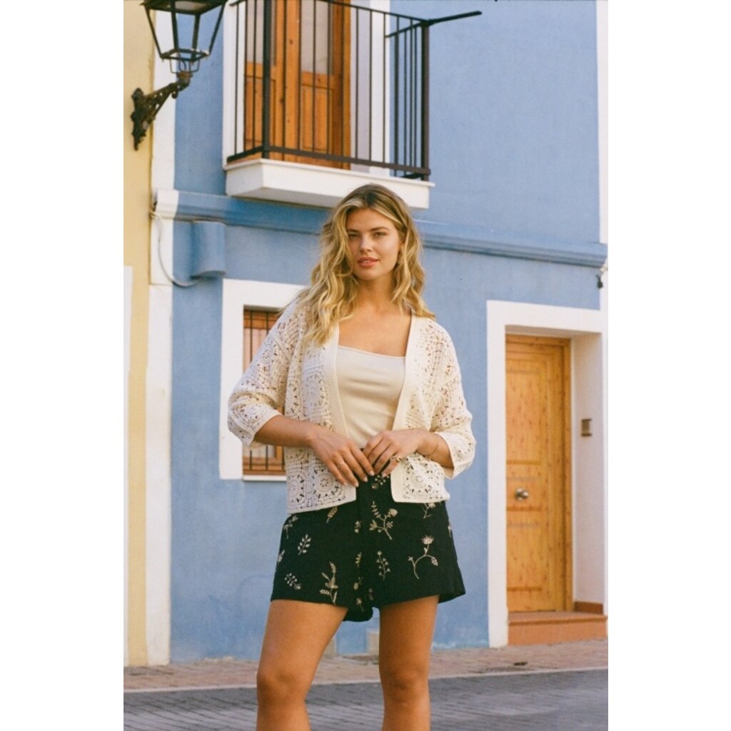 C&S the label Short Salerno Black
