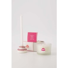 Zusss geurkaars tinnen in schuifdoosje gefeliciteerd taart wit/roze