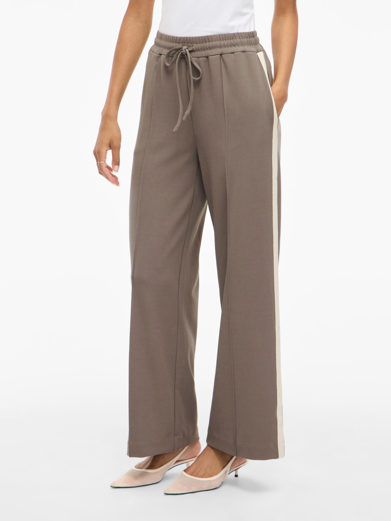 Vila Broek Viclua Track Falcon