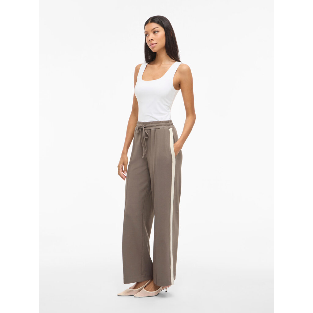 Vila Broek Viclua Track Falcon
