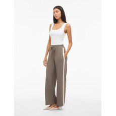 Vila Broek Viclua Track Falcon