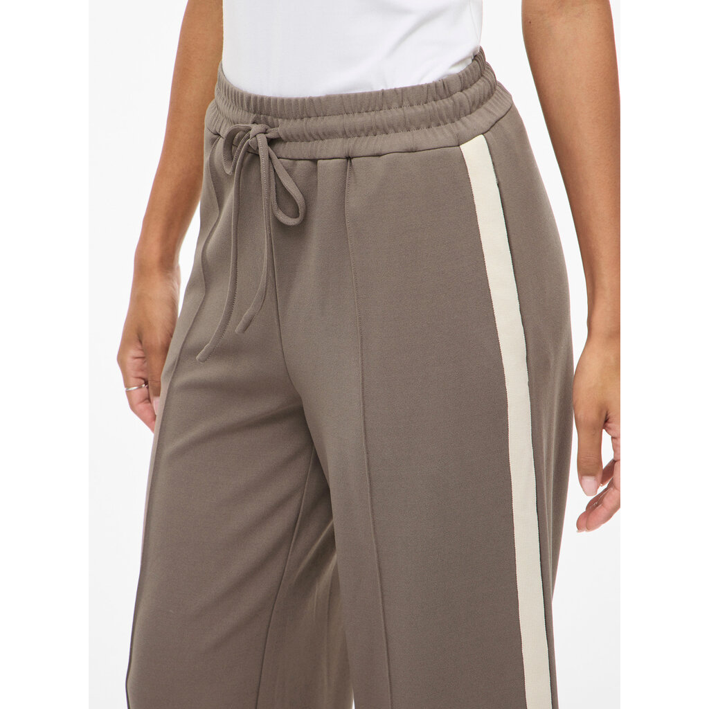 Vila Broek Viclua Track Falcon