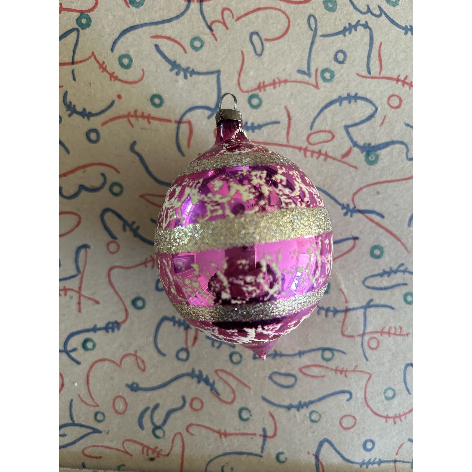 Vintage Colours Oude kerstbal roze pegel