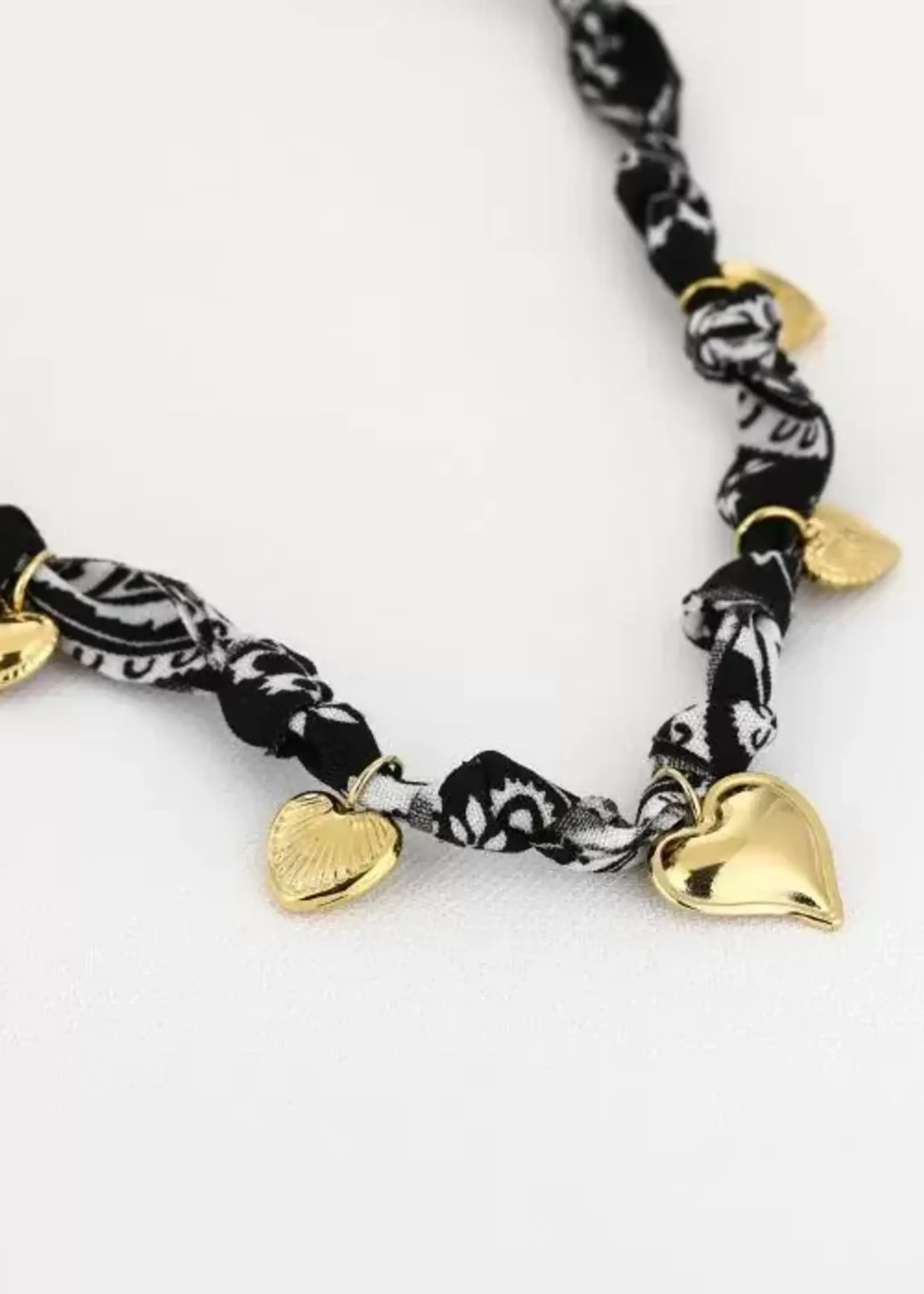 More the Firm Bandana ketting hartjes bedels