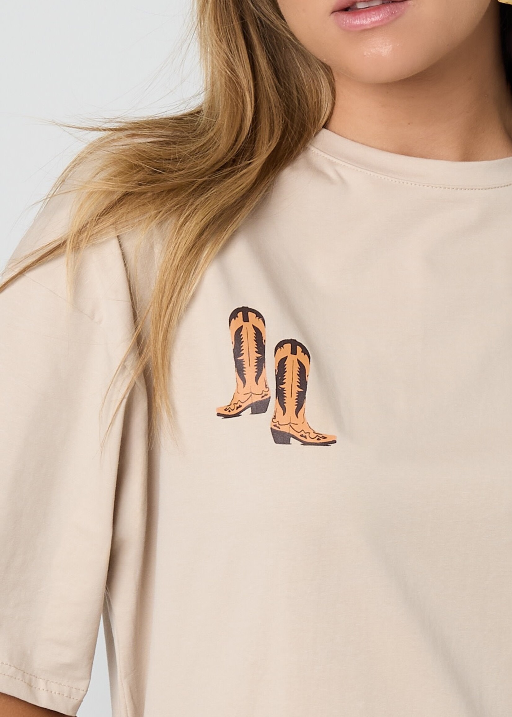 Flo Boutique T-shirt Cowboy Boots Khaki