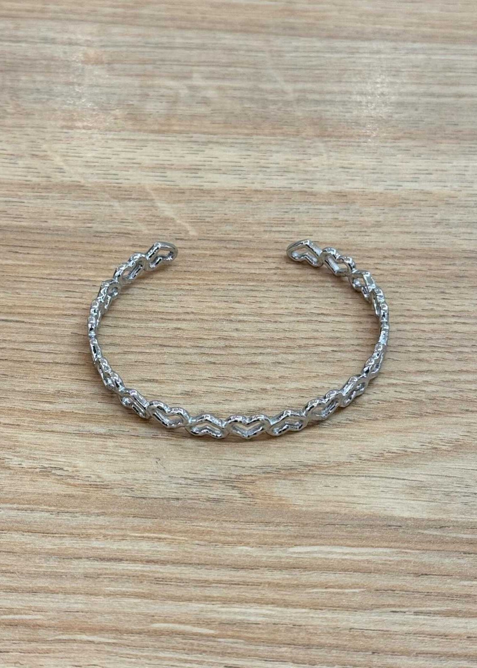 Flo Boutique Bangle Hearts in a row