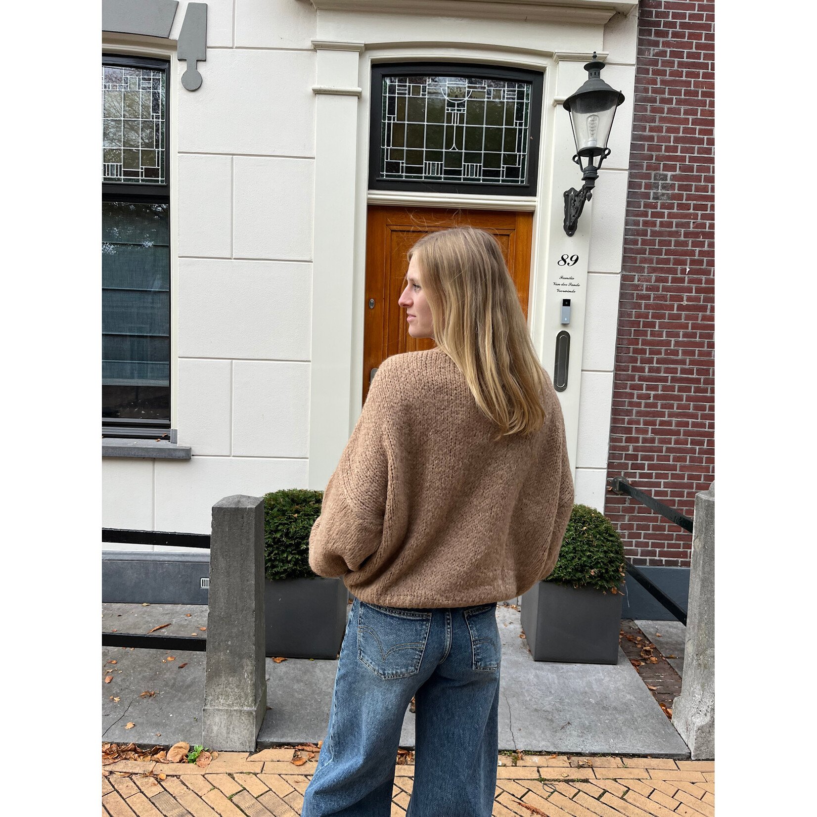 Flo Boutique Cosy trui Diede Camel