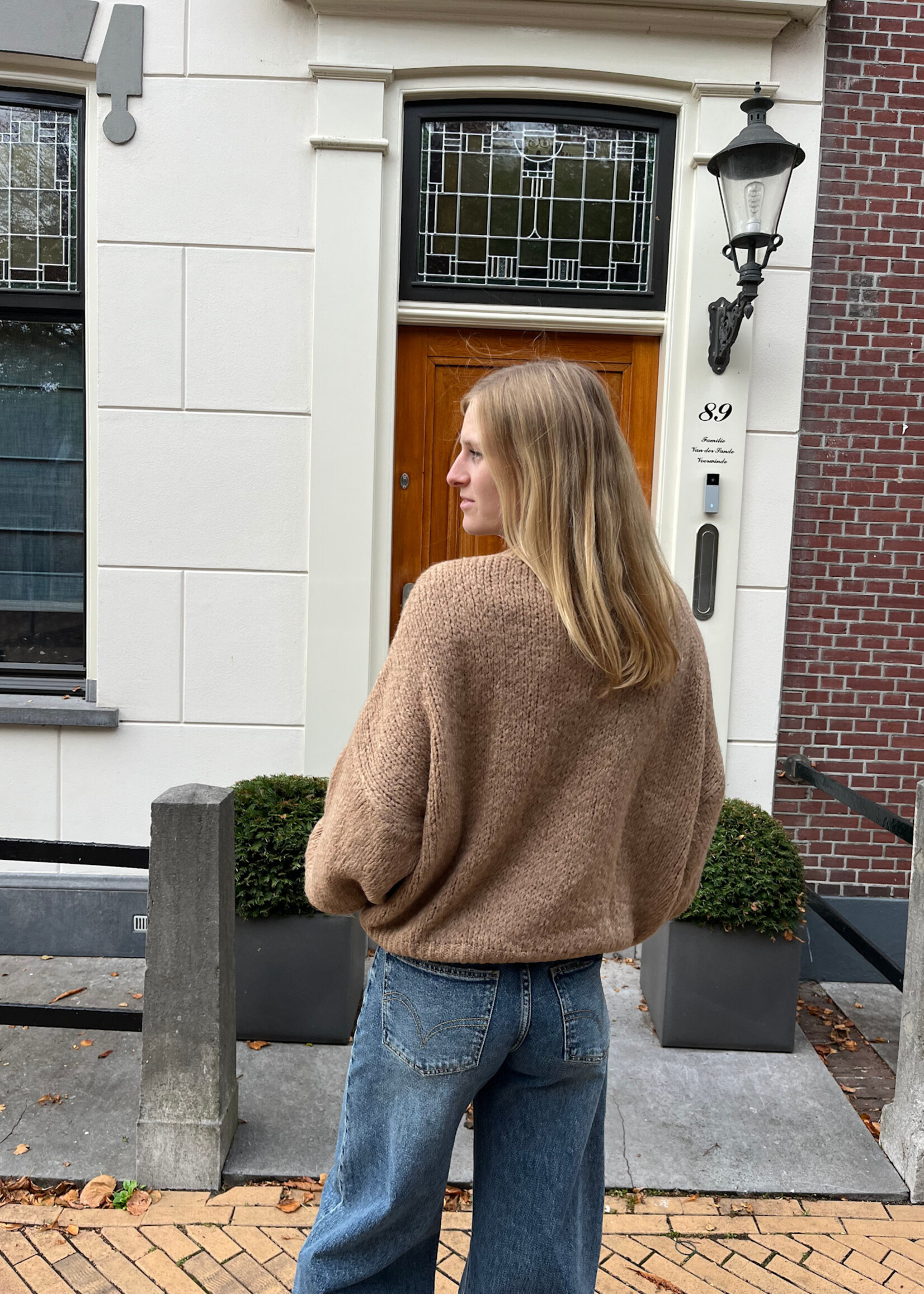 Flo Boutique Cosy trui Diede Camel