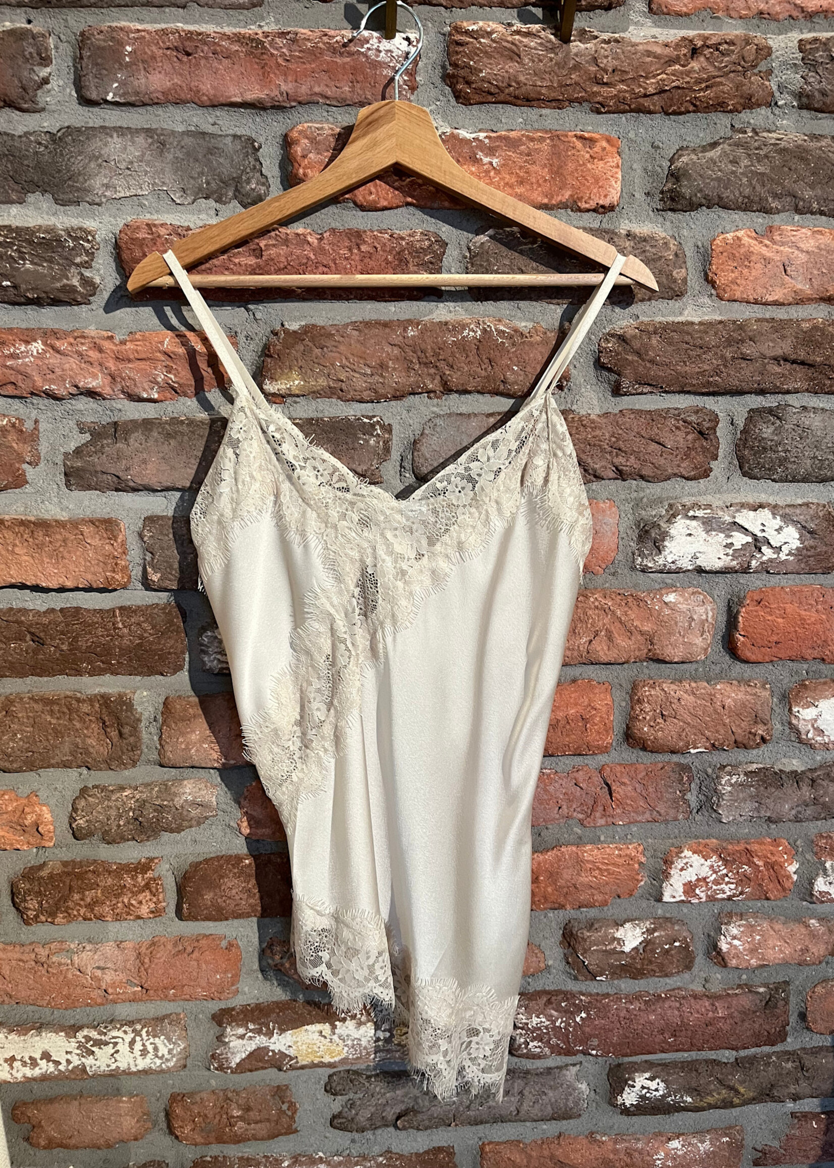 Flo Boutique Lace top Bee Beige