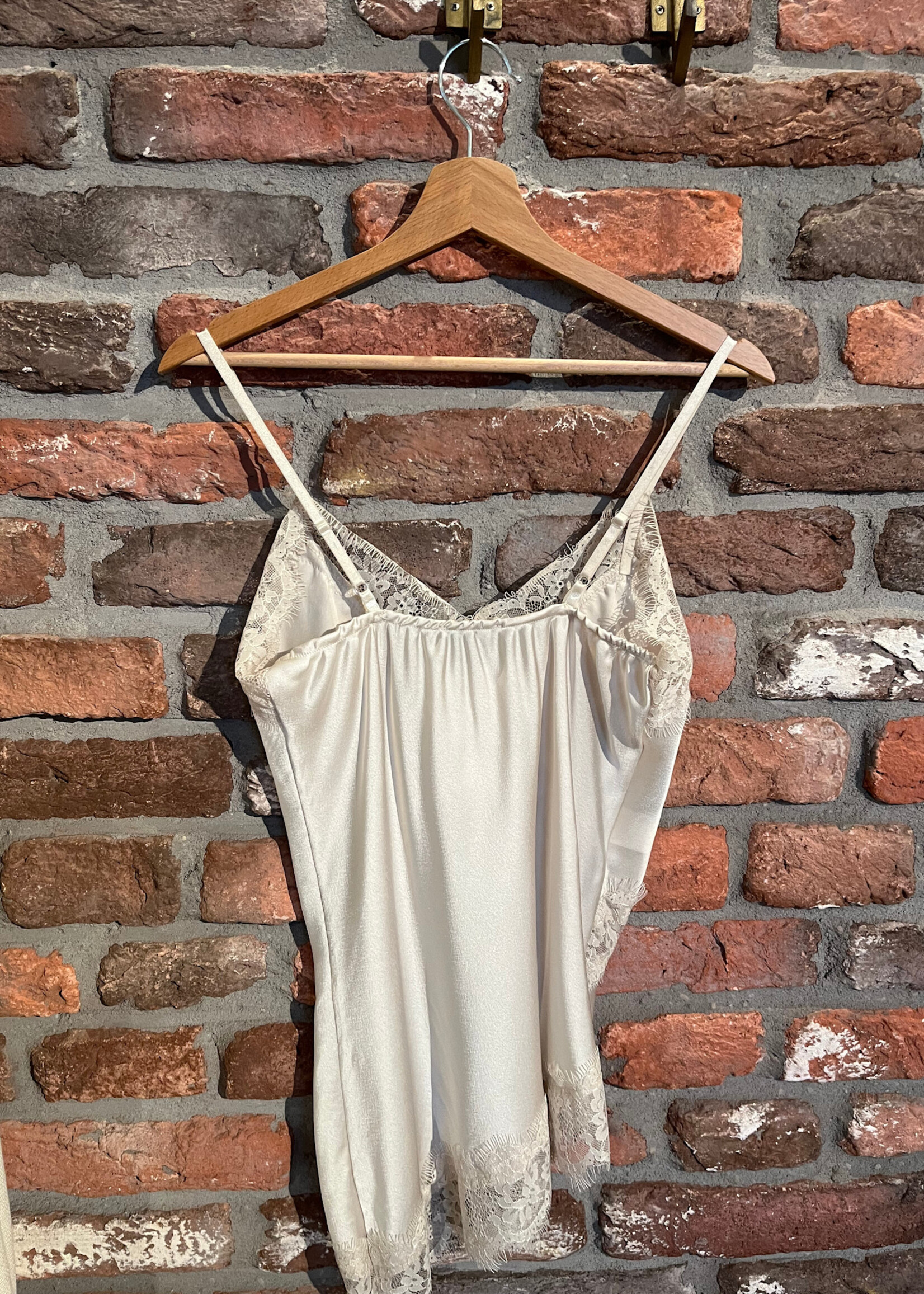 Flo Boutique Lace top Bee Beige