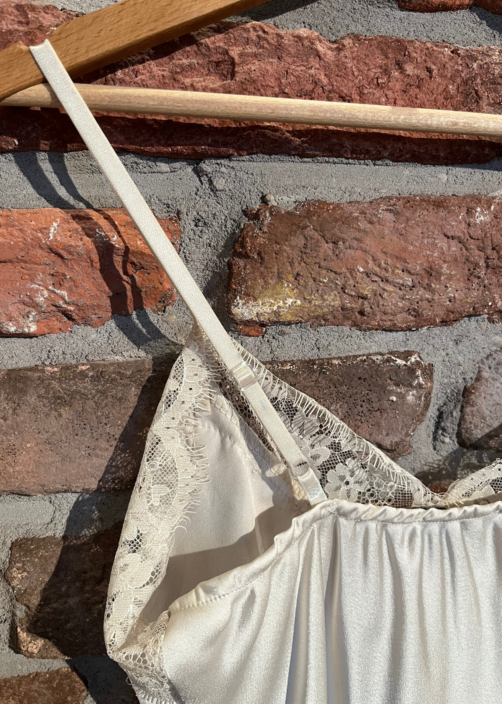 Flo Boutique Lace top Bee Beige