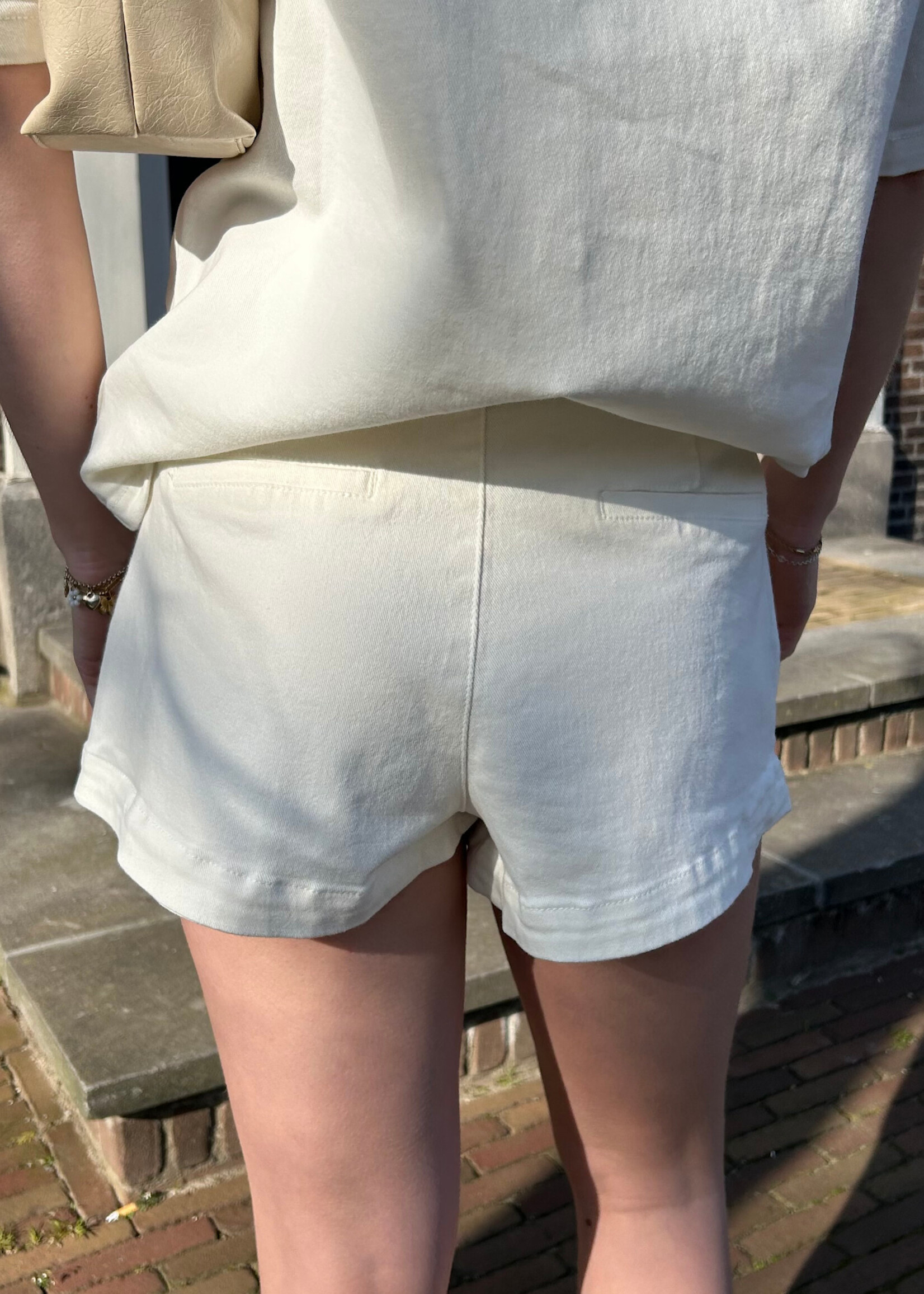 Flo Boutique Oversized Short Nana Off-White