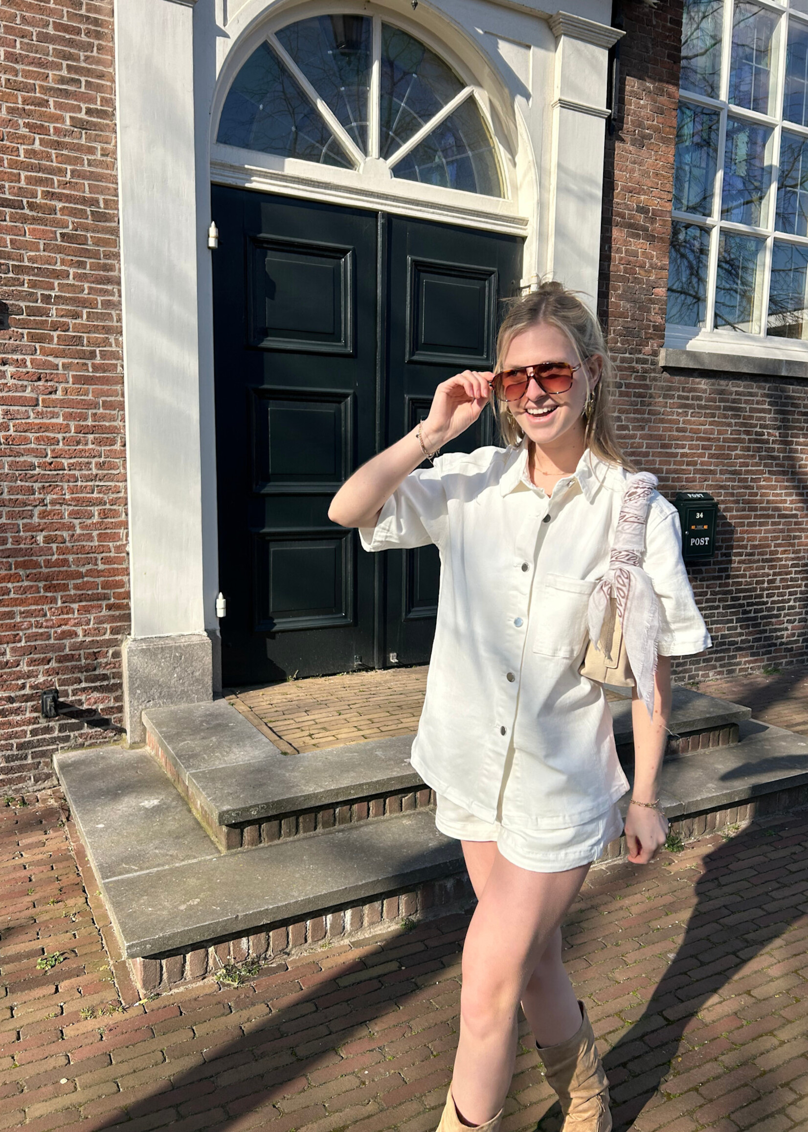 Flo Boutique Oversized Short Nana Off-White