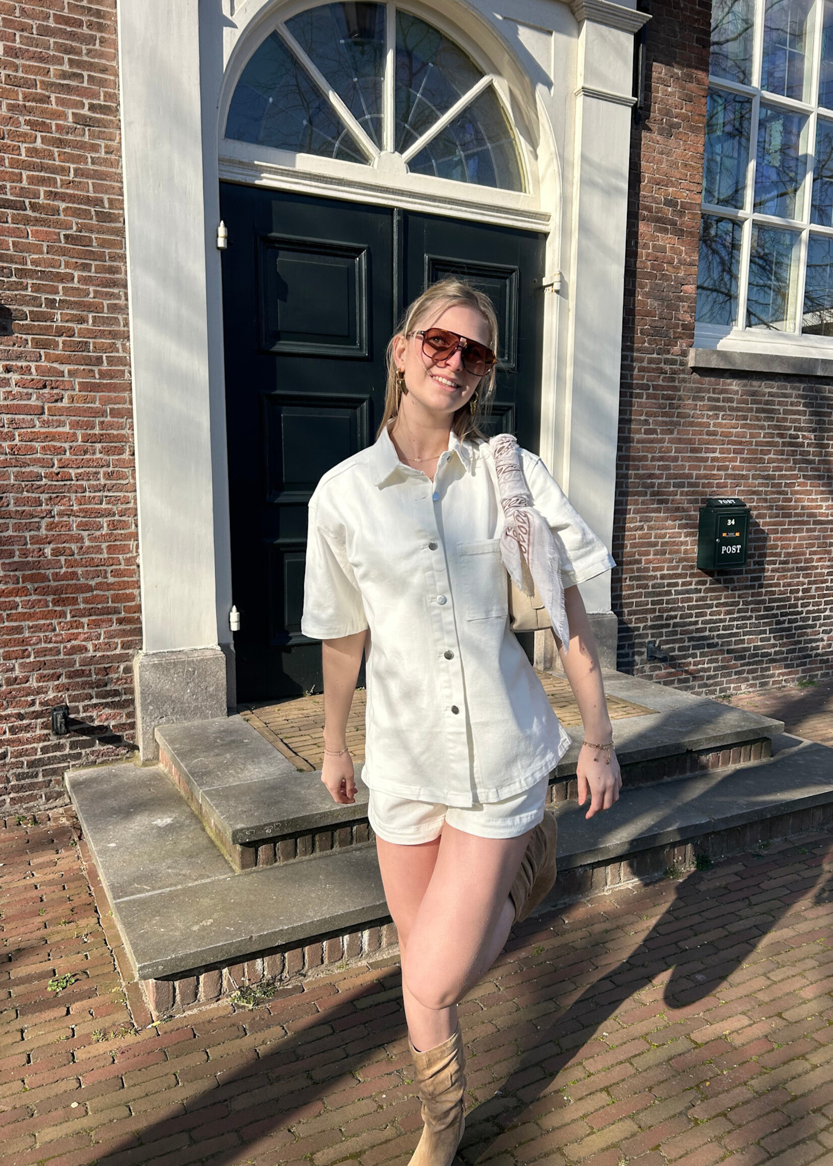 Flo Boutique Oversized Short Nana Off-White