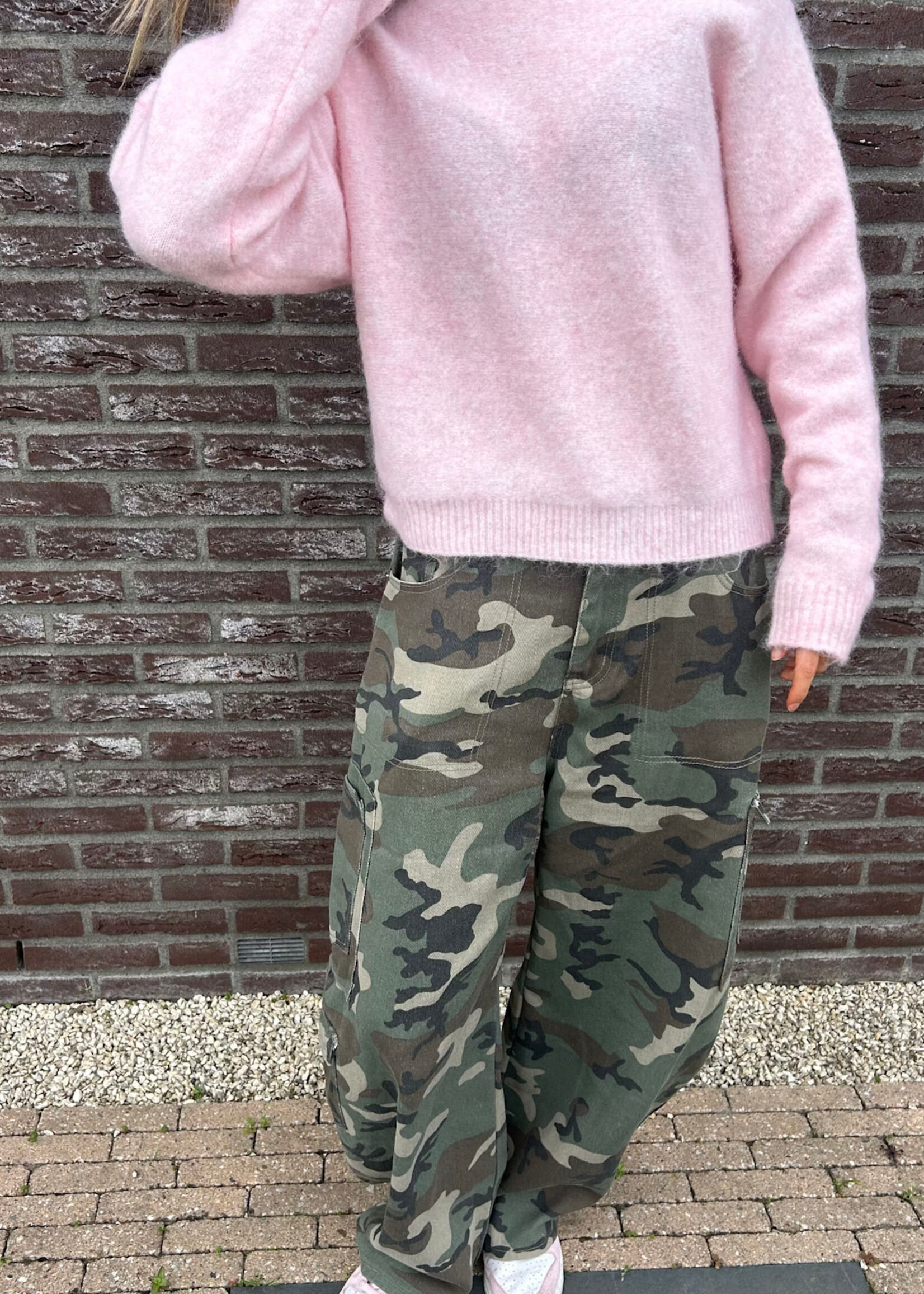 Flo Boutique Barrel Jeans Cameo