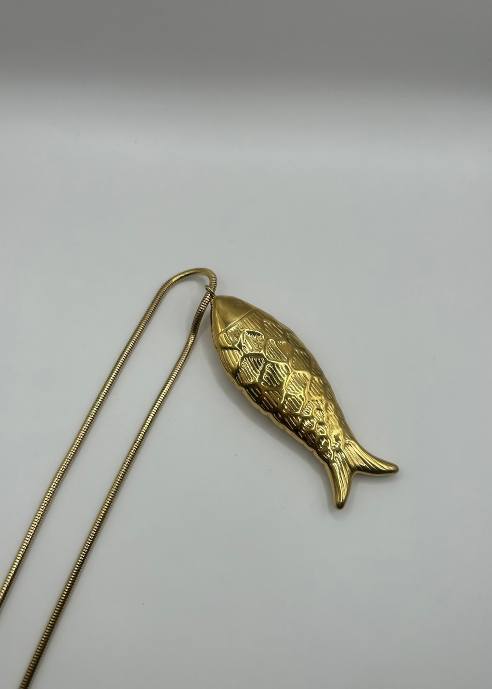 Flo Boutique Long Necklace Very Big Fish