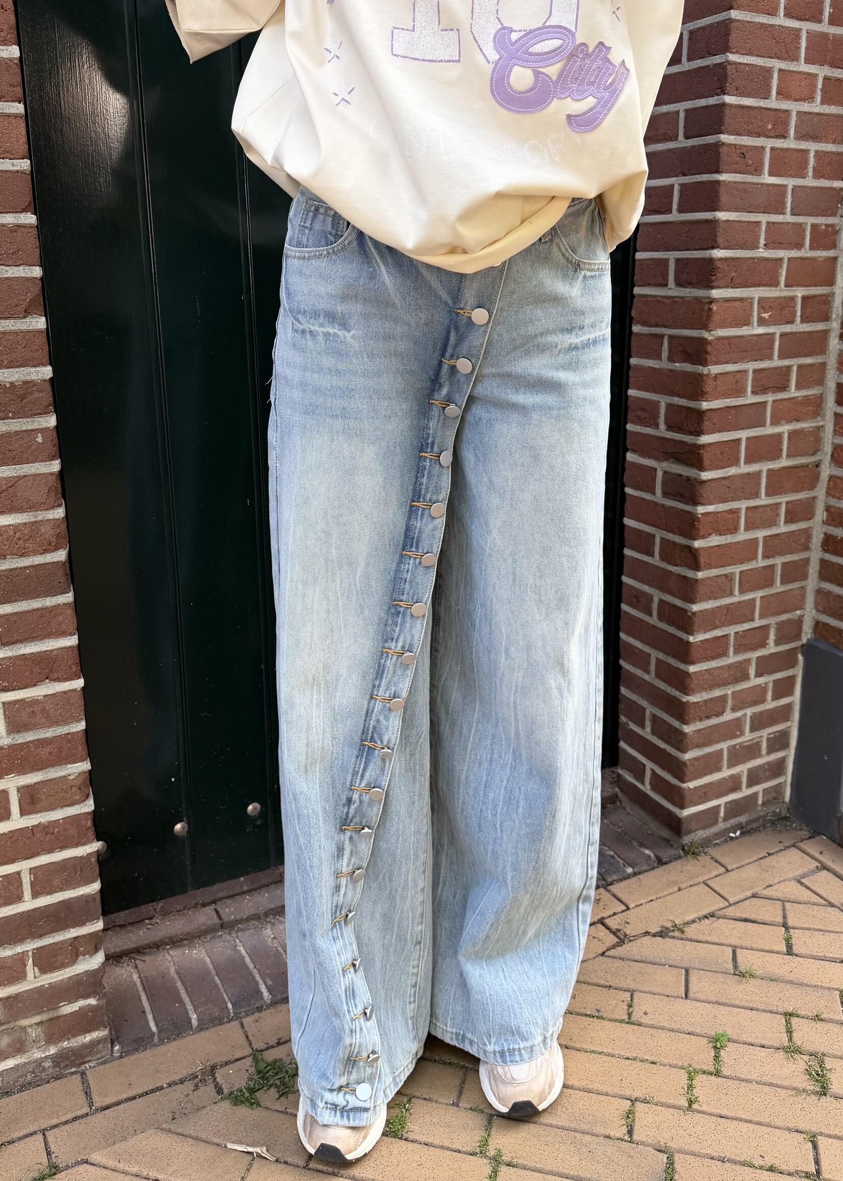 Flo Boutique Button Jeans Vic