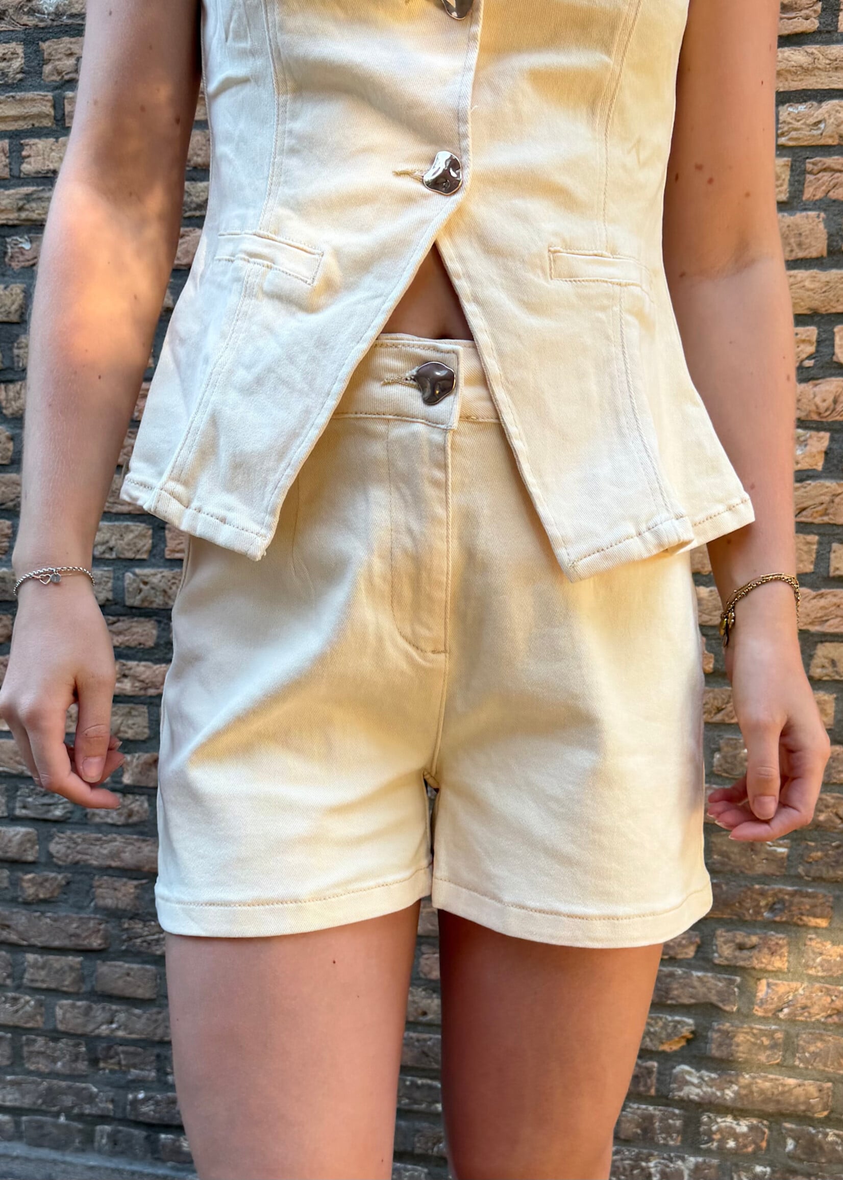 Flo Boutique Short Izzy Cream