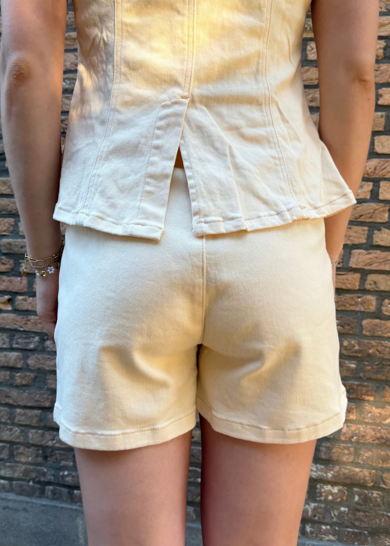 Flo Boutique Short Izzy Cream
