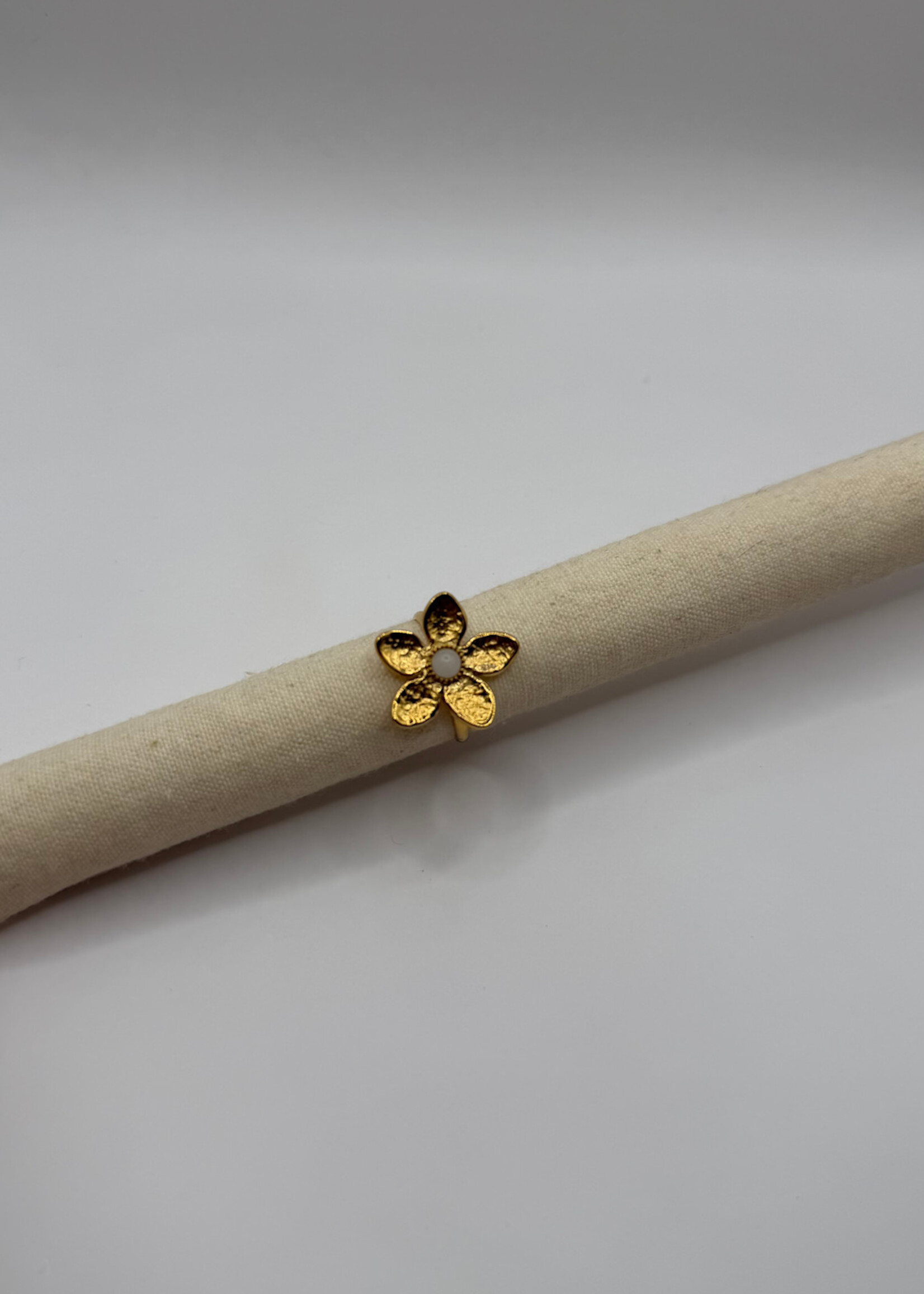 Flo Boutique Ring White Flower