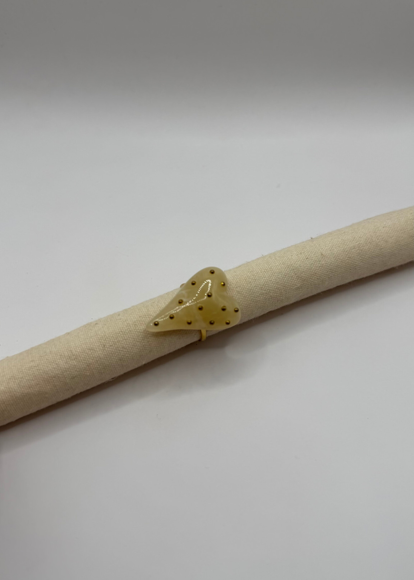 Flo Boutique Ring Beige Heart