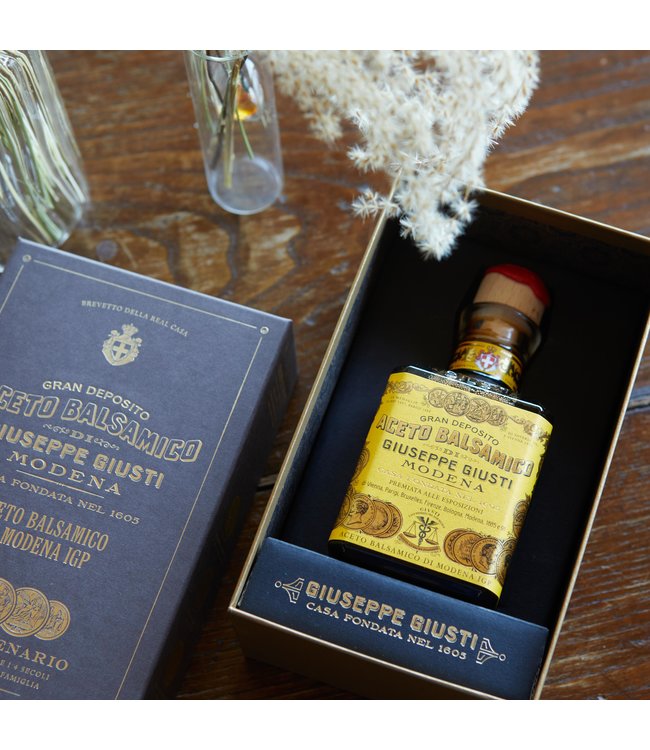 Giuseppe Giusti Aceto Balsamico di Modena I.G.P.  15 jaar gerijpt, 4 medailles - Met Cadeauverpakking