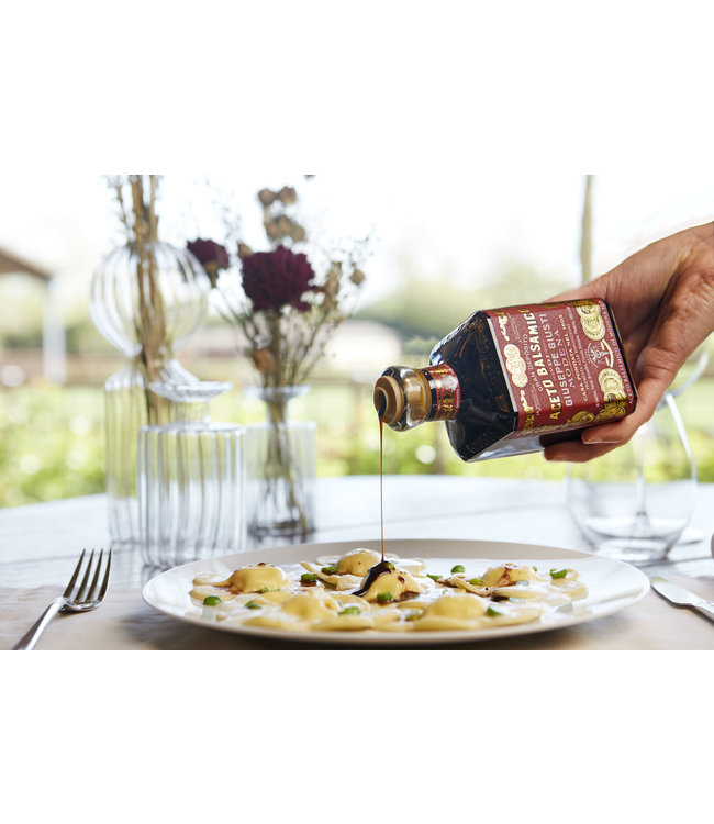 Giuseppe Giusti Aceto Balsamico  di Modena I.G.P.  3 sterren, 12 jaar Gerijpt  -met Cadeauverpakking