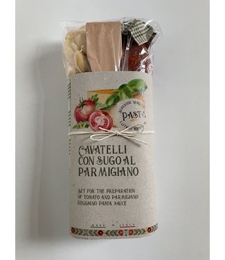 Pastakit – Tomatensaus met Parmazaanse kaas. “ Cavatelli con sugo al par migiano”