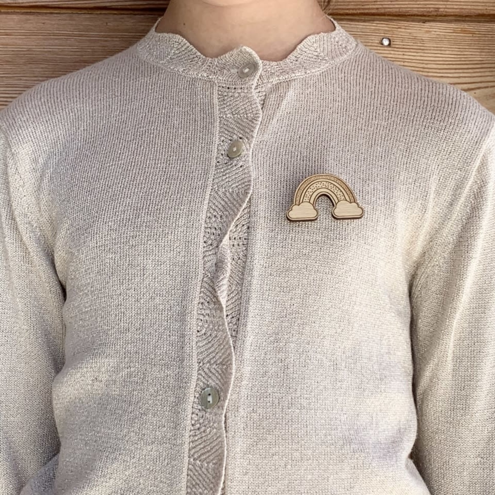 Les petites hirondelles Les petites hirondelles – pin's – arc-en-ciel bois