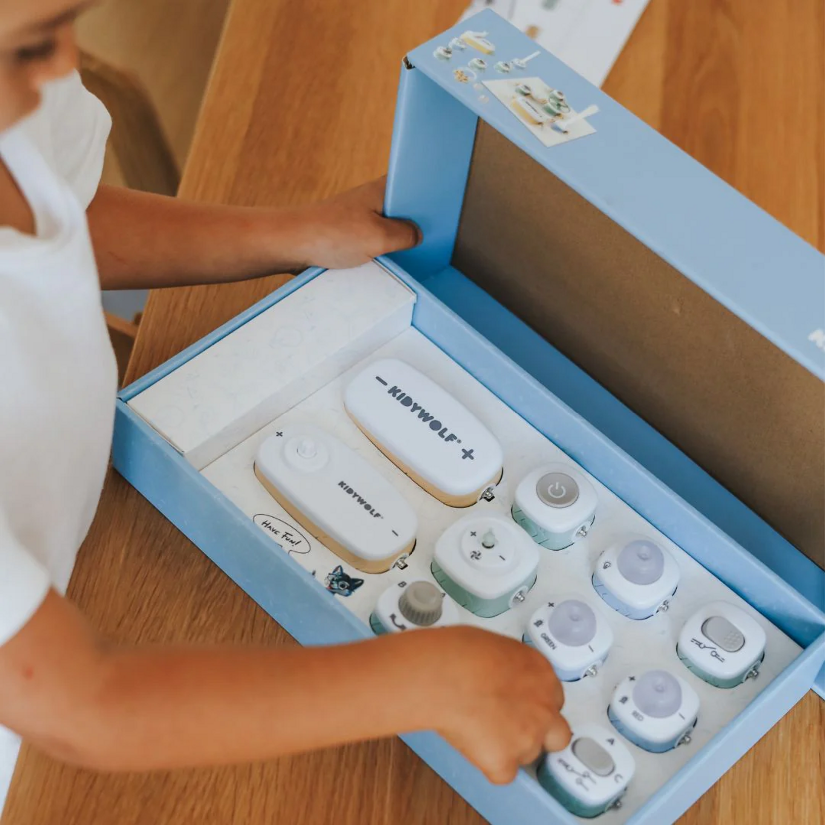 Kidywolf Kidywolf – Kidyelec - starter - mon premier kit d'électricité - 11 pcs