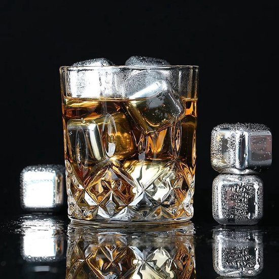 Whiskey Stones Set (8 stuks) Incl. Tang - Whisky Stenen - RVS - Herbruikbare ijsblokjes - Icecubes met tang 8 Stuks