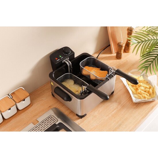 Royalty Line Royalty Line®  Frituurpan - 4.5 Liter met 3 Manden - 2000W - Met Koude Handgrepen en Traploos Instelbare Temperatuurregelaar & Deksel Met Glas