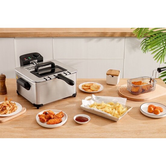 Royalty Line Royalty Line®  Frituurpan - 4.5 Liter met 3 Manden - 2000W - Met Koude Handgrepen en Traploos Instelbare Temperatuurregelaar & Deksel Met Glas