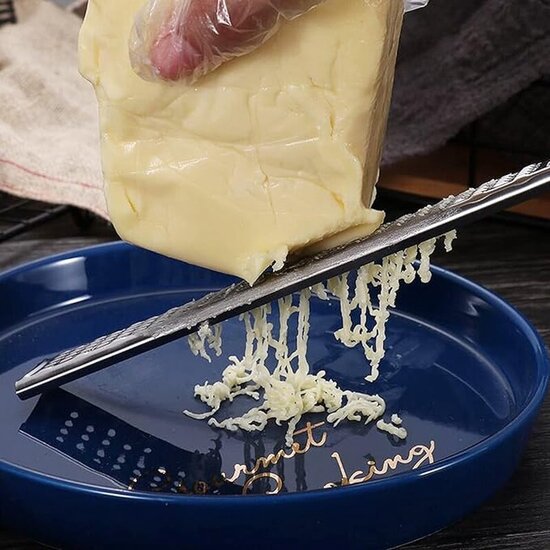 Igoods Igoods Rasp - Rasp met Handvat - Keukenrasp - Citroenrasp - Knoflookrasp - Kaasrasp - RVS