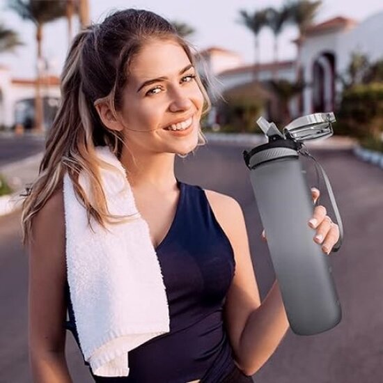 Igoods IGOODS Waterfles - Drinkfles met Tijdmarkeringen - Motiverende Drinkfles - 600ML - BPA vrij - Lekproef - Zwart