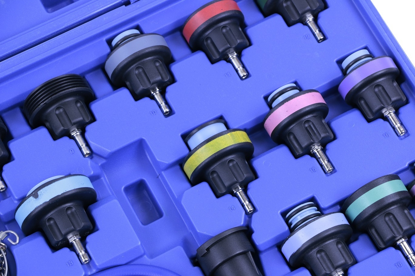 TM 28-teiliges Diagnose- / Erpressungs- und Füllset für Kühlsysteme