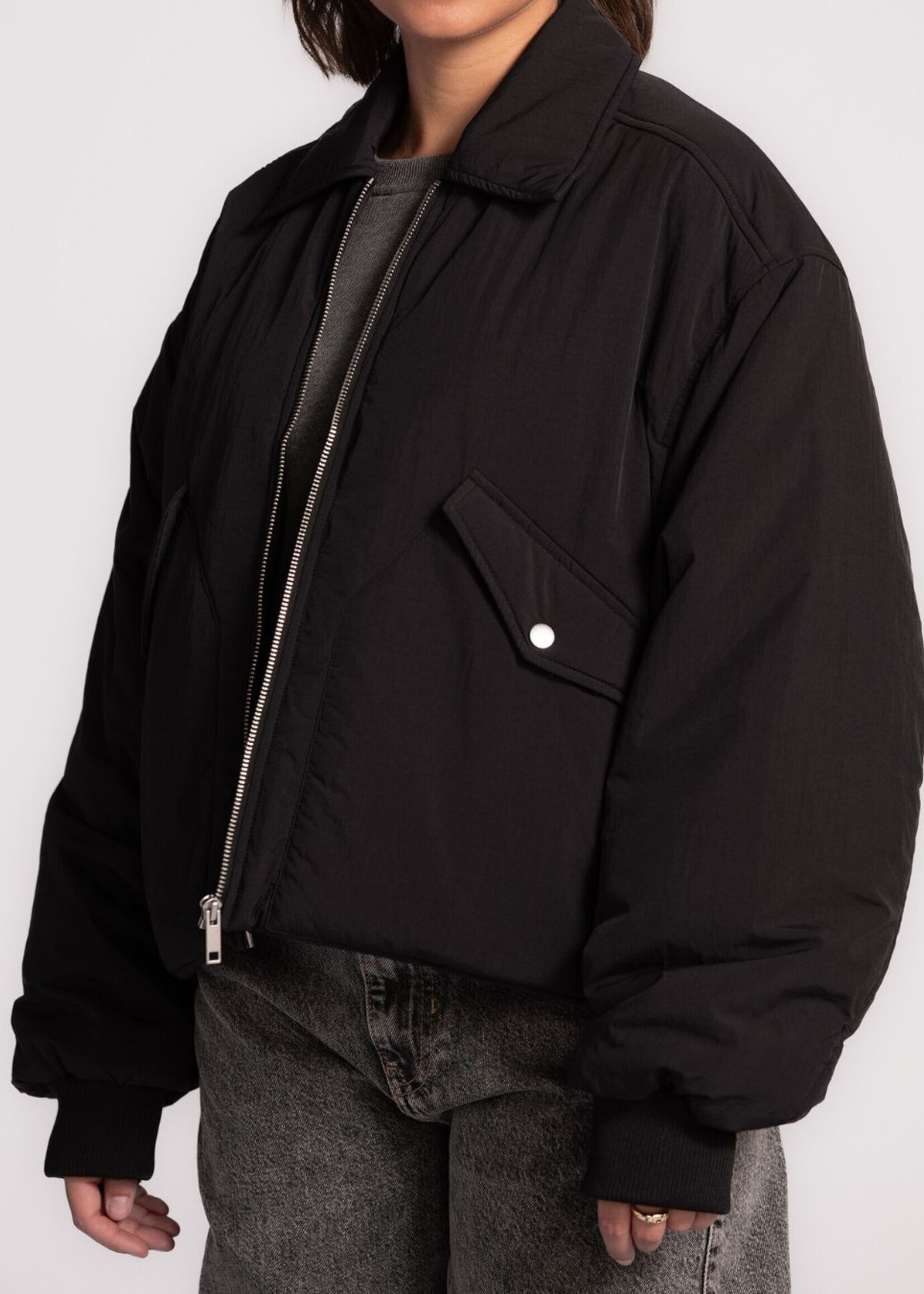 Les Soeurs Bomber Mauro, Black