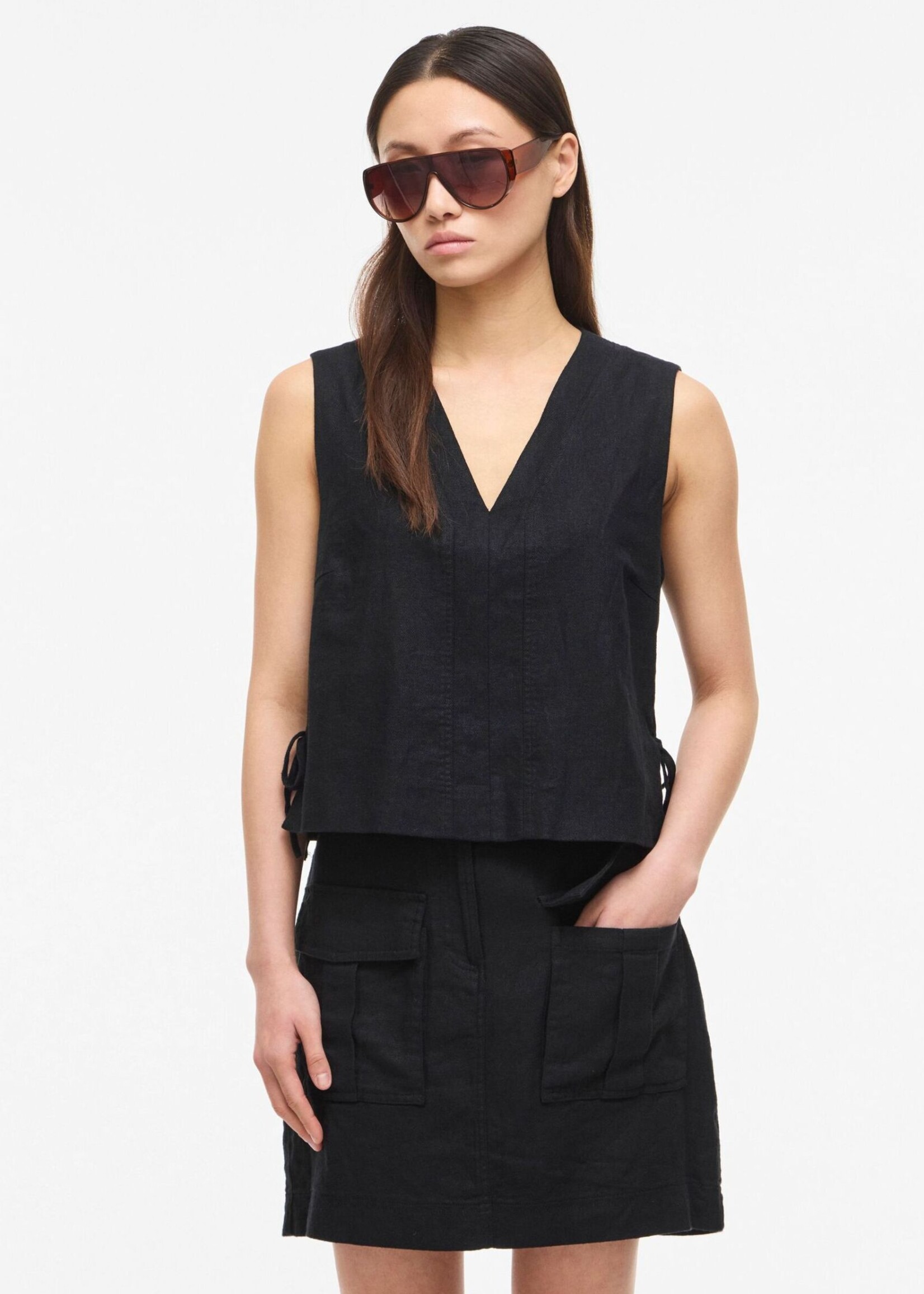 The Rouge Edit Rousummer V-Neck Vest, Meteorite