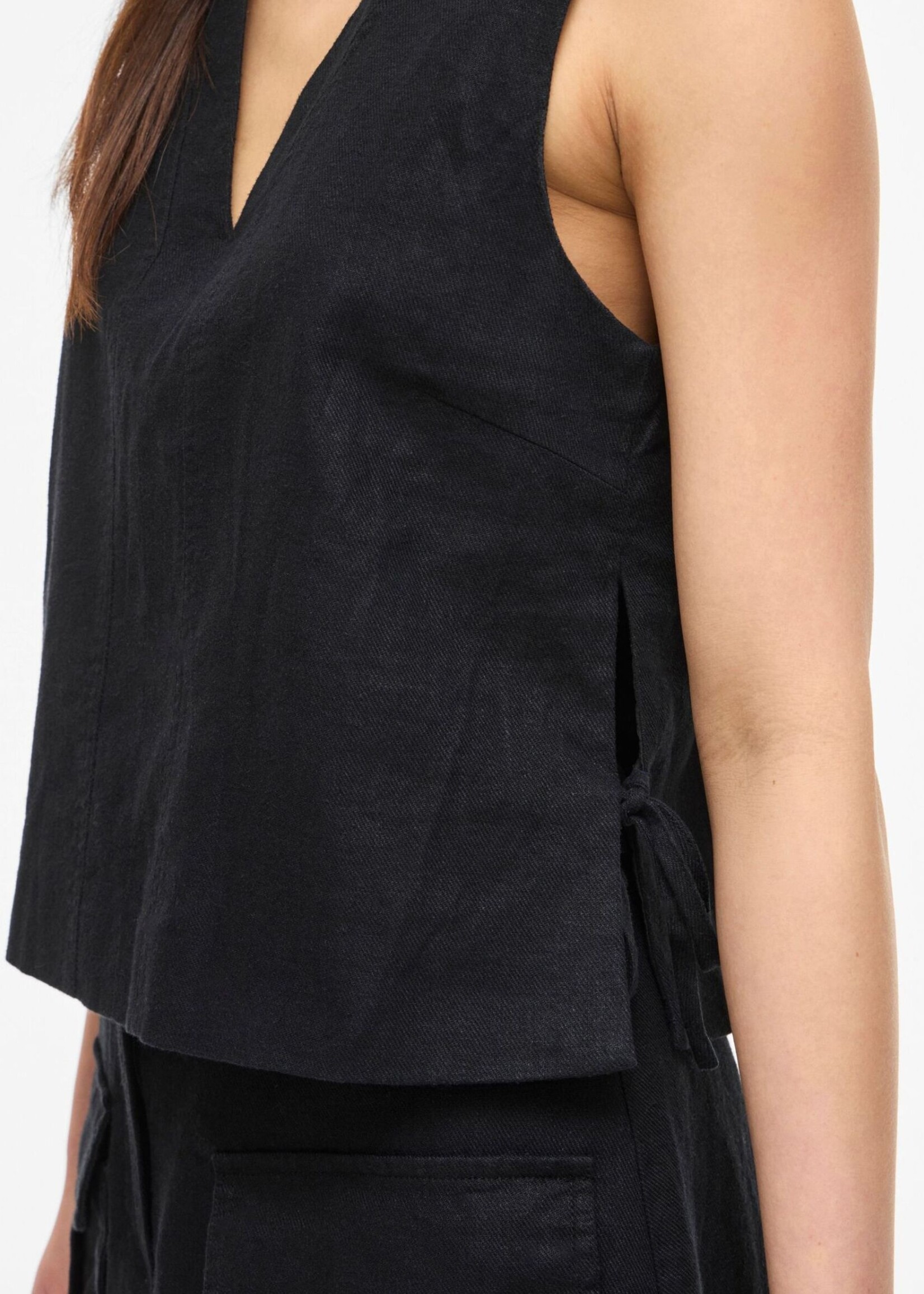 The Rouge Edit Rousummer V-Neck Vest, Meteorite