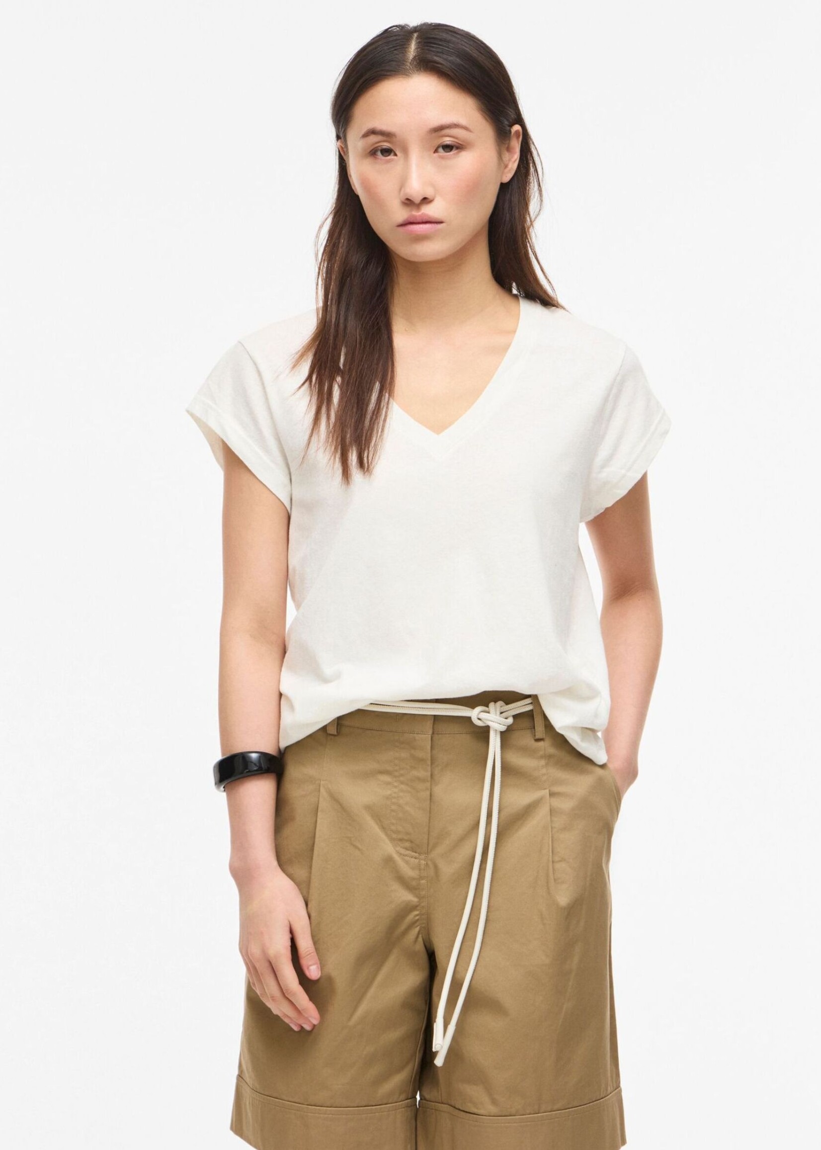 The Rouge Edit Rouhanna V-Neck Tee, Cloud Dancer