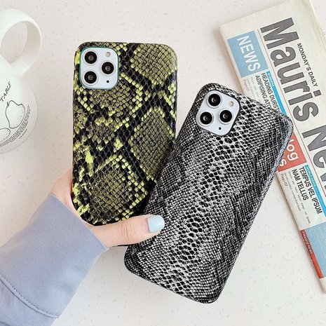 ShieldCase ShieldCase Coque iPhone 12 Guilty Grey Snake ShieldCase ShieldCase Coque iPhone 12 Guilty Grey Snake
