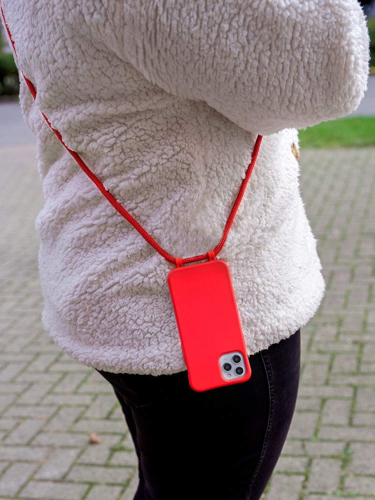 Coverzs Coverzs Coque silicone avec cordon iPhone 11 (rouge)